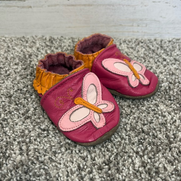 Robeez Other - Robeez size 0-6 month girls crib shoes